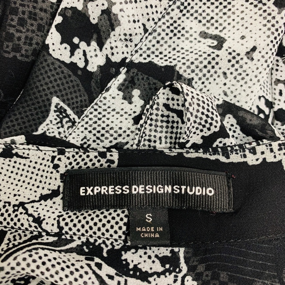 Express Design Studio Black and White blouse SZ S - Picture 5 of 5